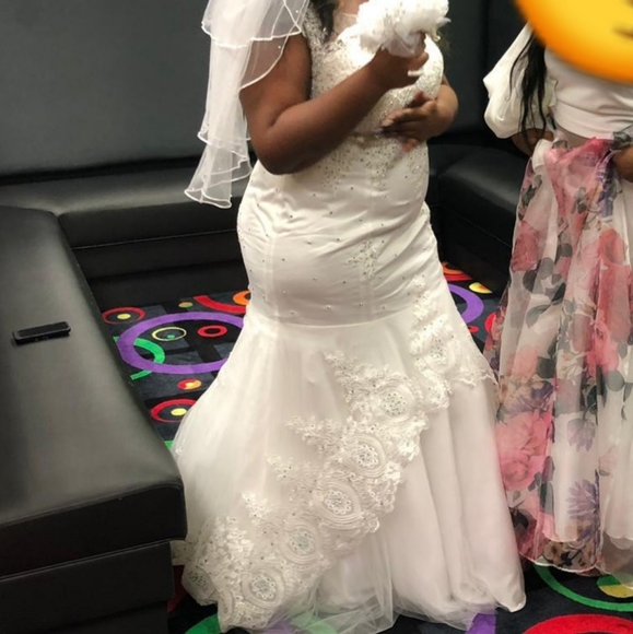 Wedding dress - Picture 2 of 7